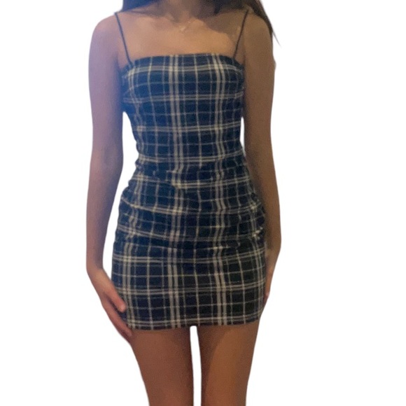 Cute black and white plaid patterned dress - Picture 1 of 3